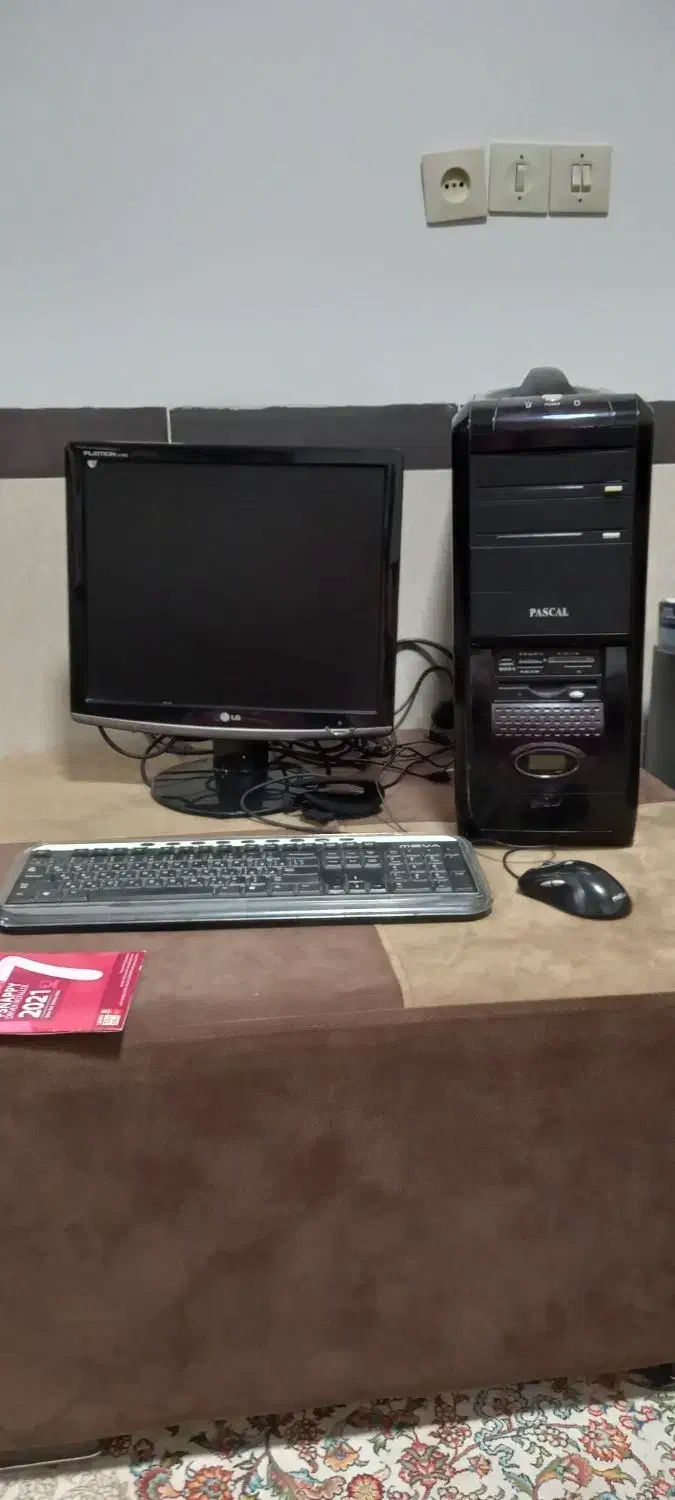 کامپیوتر رومیزی|رایانه رومیزی|مزرعه کتول, |دیوار