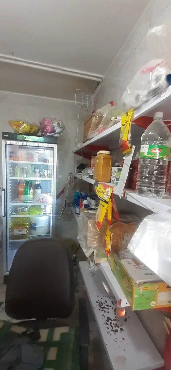 یک عدد یخچال در حد نو و قفسه تمیز|فروشگاه و مغازه|خمینی‌شهر, |دیوار