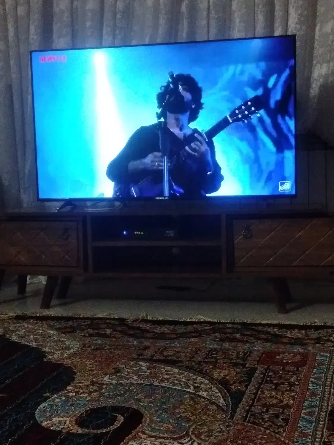 تلویزیون سینگل|تلویزیون و پروژکتور|گلبهار, شهر جدید گلبهار|دیوار