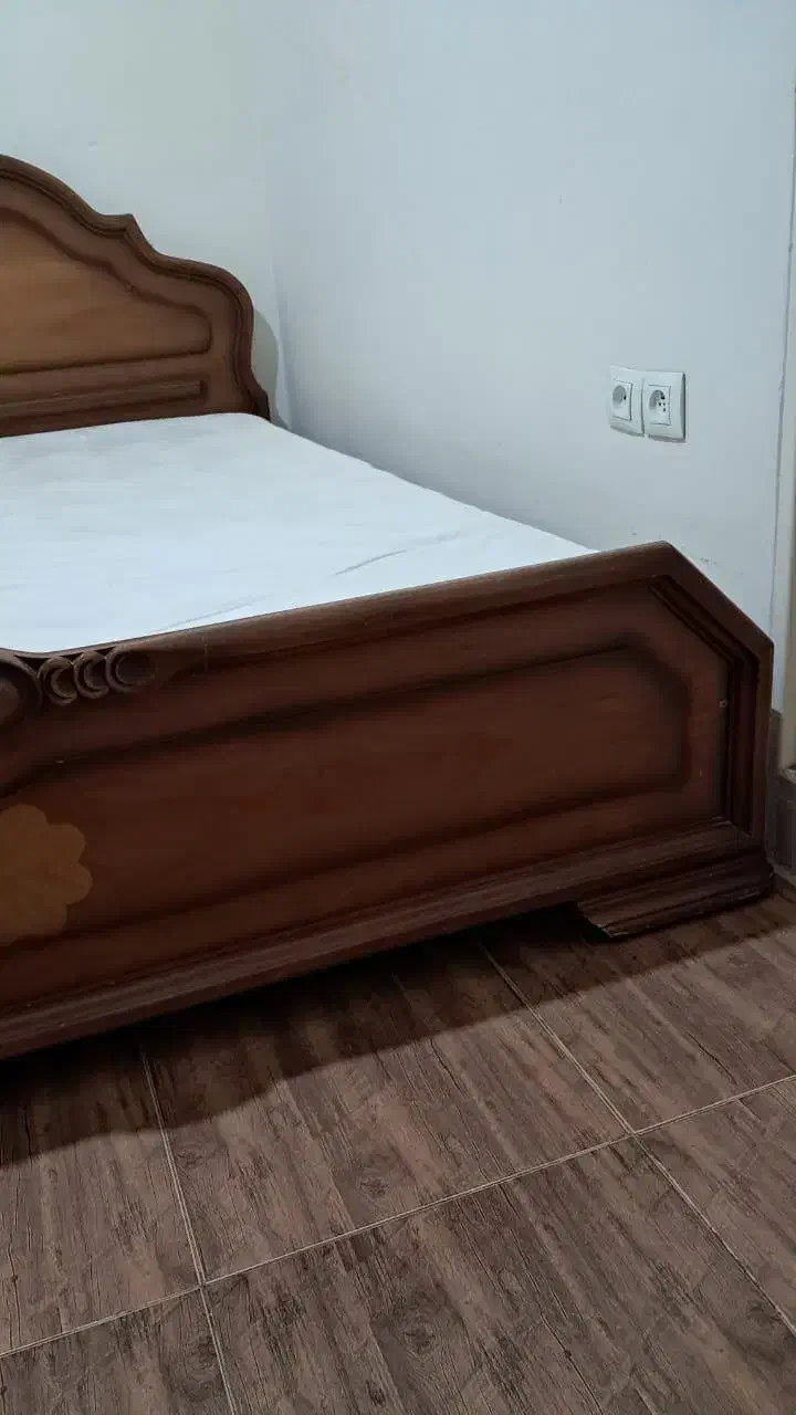 تخت دو نفره در حد نو همراه تشک خوش خواب|تخت و سرویس خواب|گرمسار, |دیوار