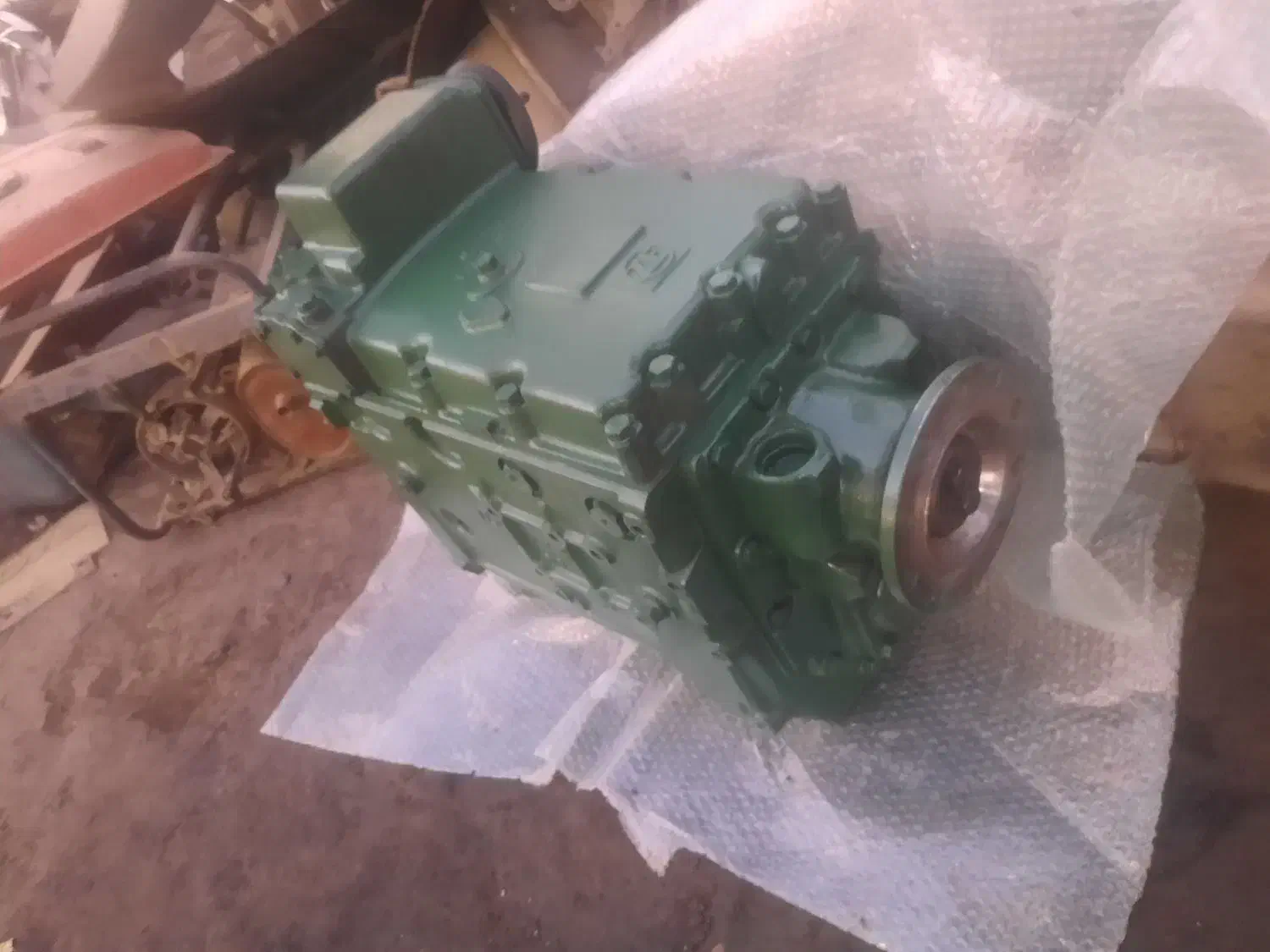 گیربکس ۱۹۲۴|قطعات یدکی و لوازم جانبی|اصفهان, شهرک مهدیه|دیوار