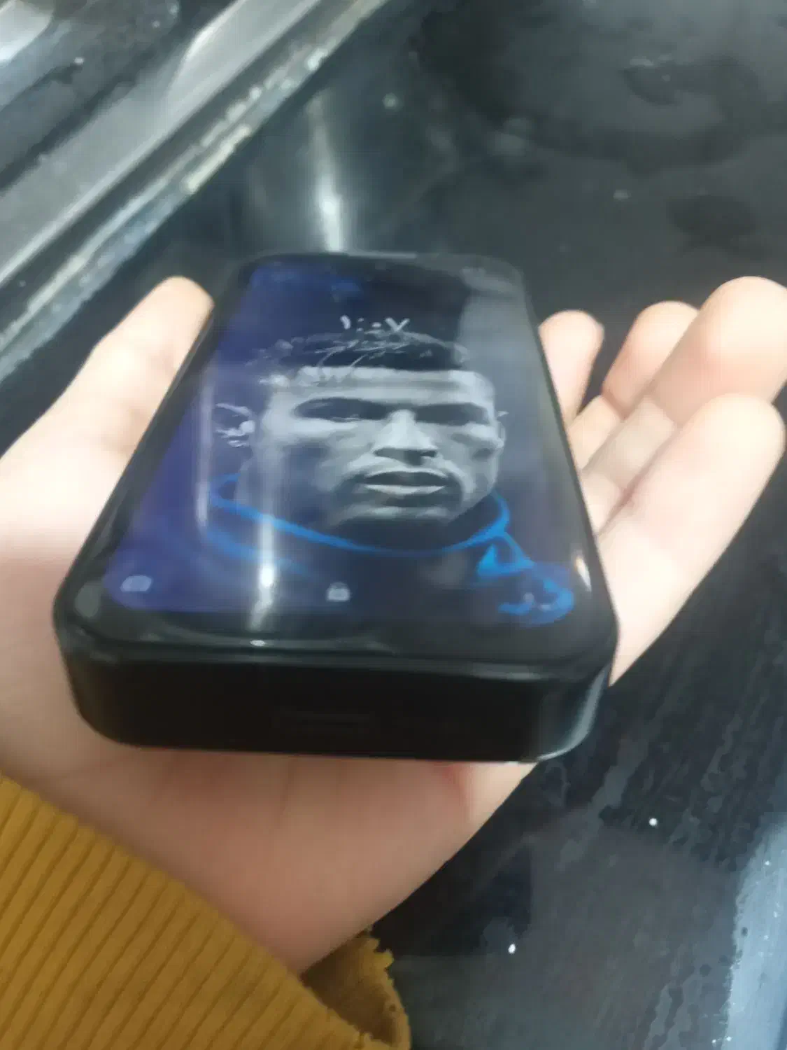 گوشی|موبایل|پرند, فاز ۶|دیوار