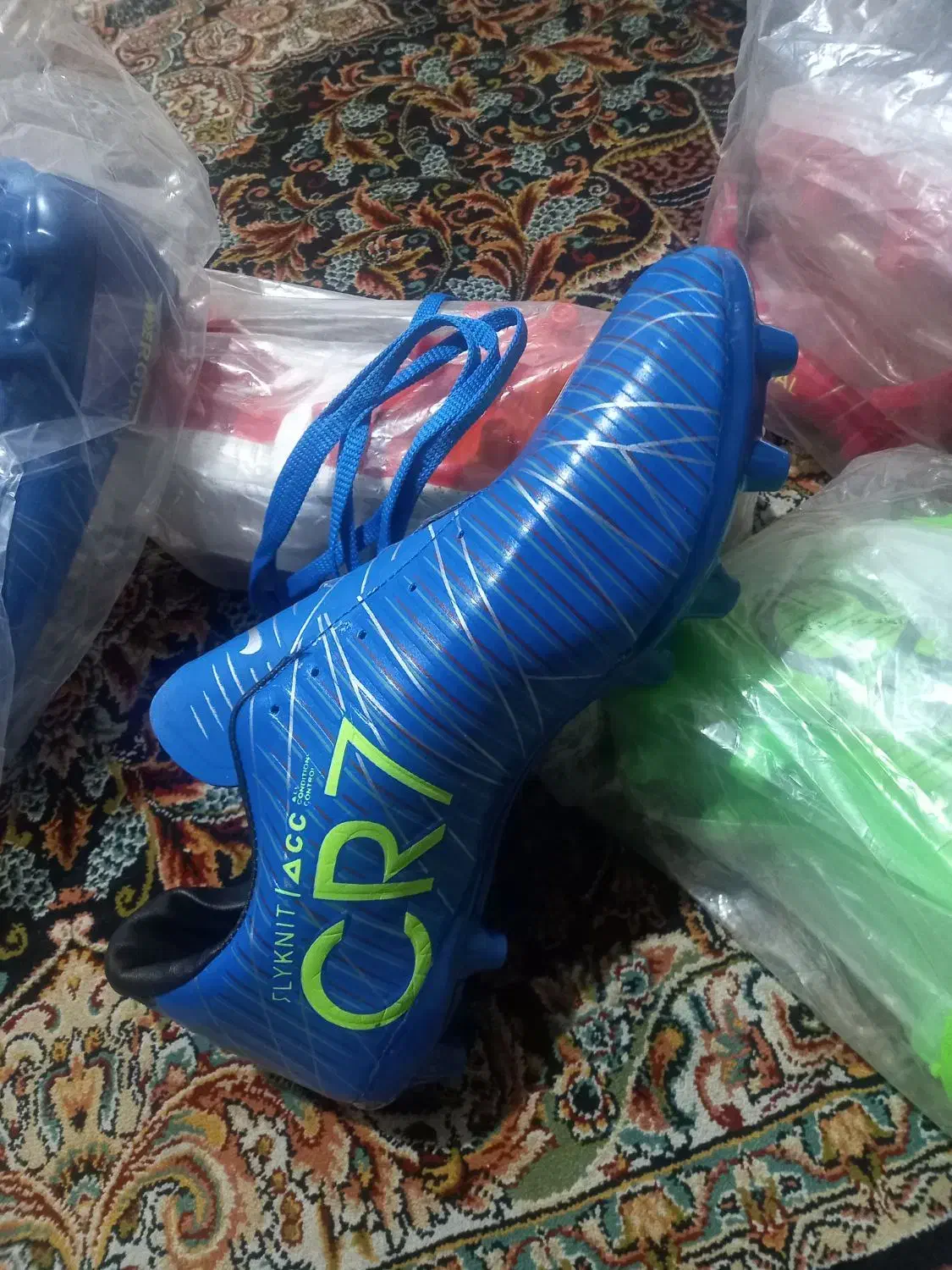 کفش استوک فوتبال سایز ۴۰ تا ۴۴|کیف، کفش، کمربند|تهران, خلیج فارس|دیوار