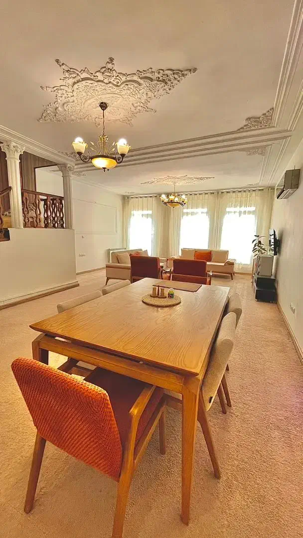 اجاره باغ ویلا|اجارهٔ کوتاه‌مدت ویلا و باغ|صدرا-فارس, فاز ۲|دیوار