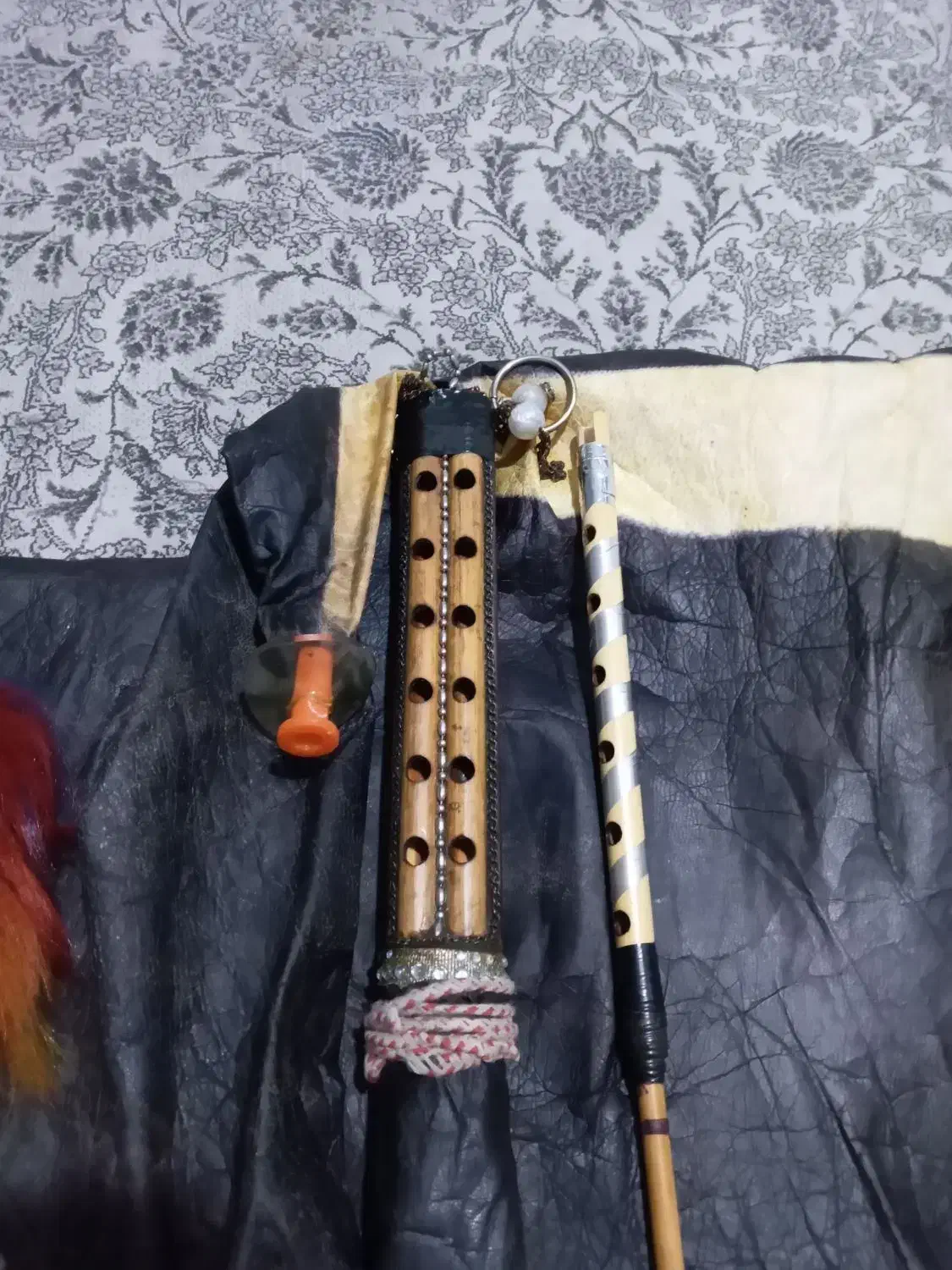 فروش نی انبان با دسته و یک دسته کوچک|سازهای بادی|دیلم, |دیوار