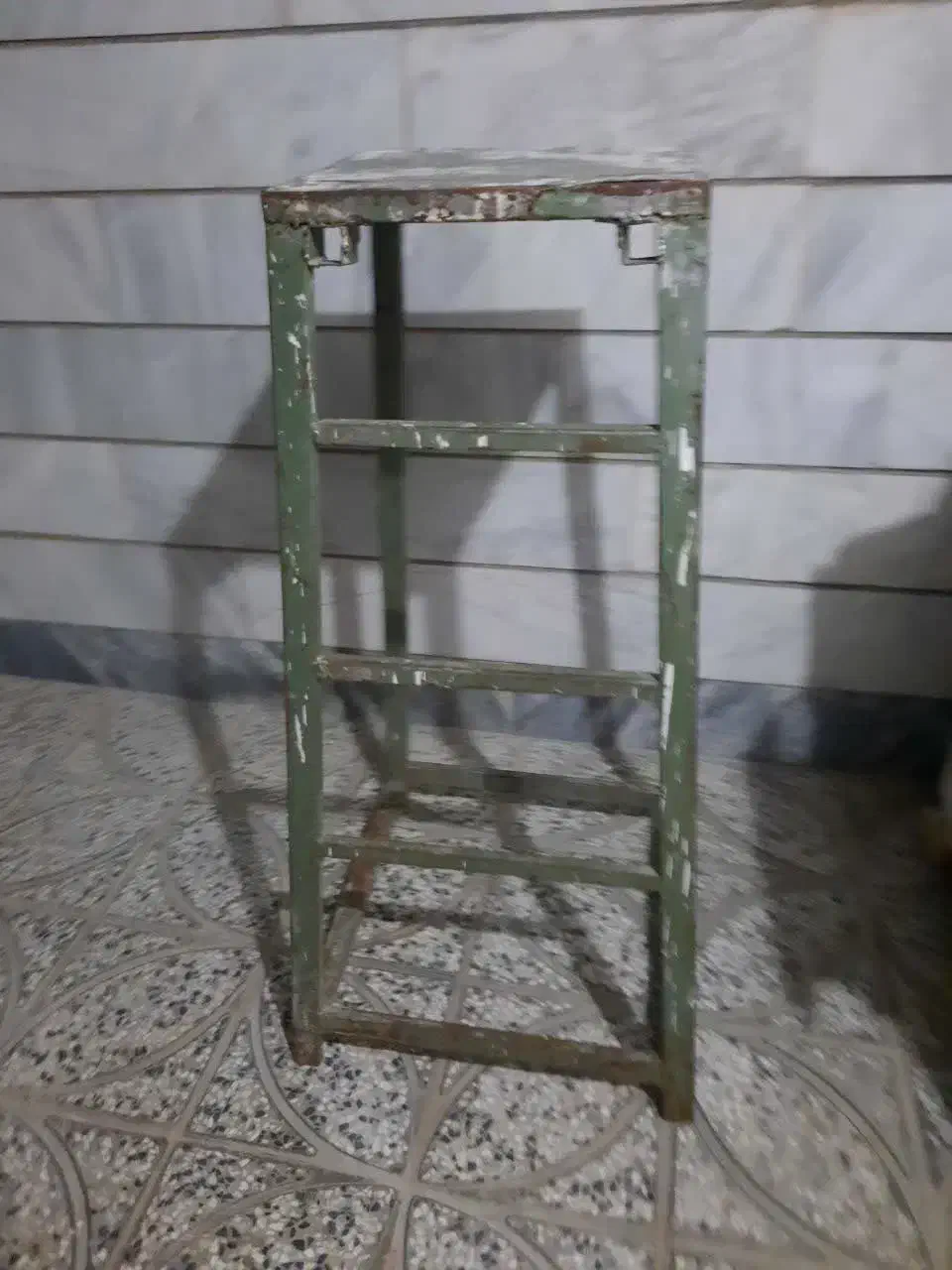 چهارپایه|صندلی و نیمکت|بروجرد, |دیوار