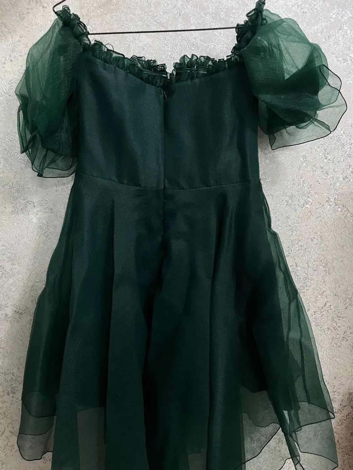 لباس مجلسی|لباس|فردیس, نیروگاه برق|دیوار