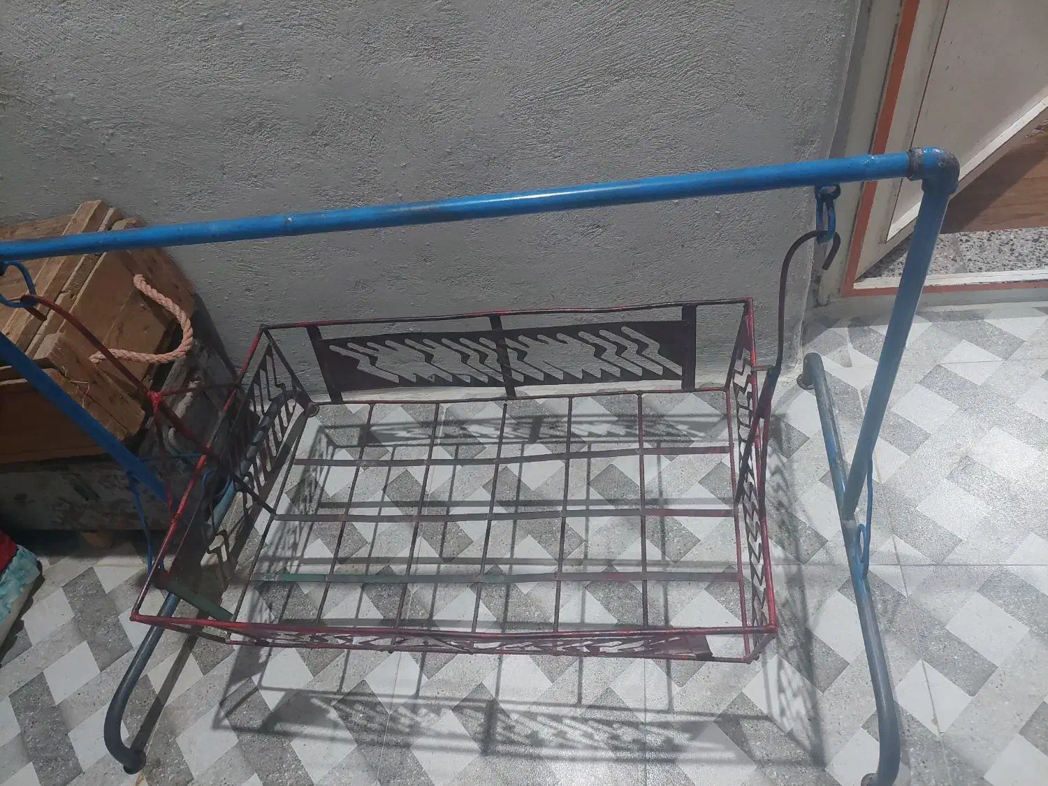 گهواره فلزی|تخت و صندلی بچه|شوشتر, |دیوار