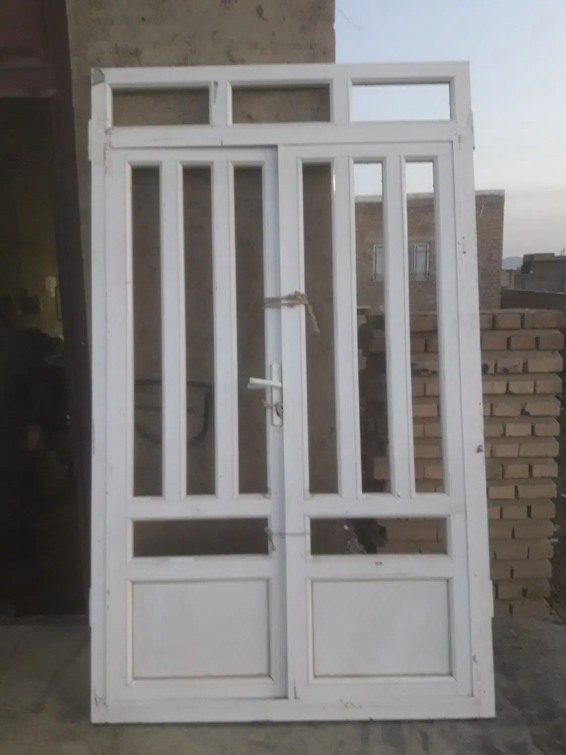 درب آلومینیومی کاملا سالم|مصالح و تجهیزات ساختمان|گنبد کاووس, |دیوار