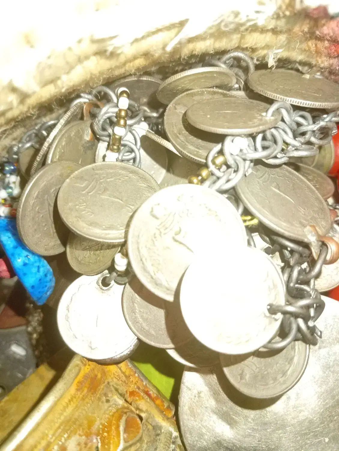 گردنبند سکه شاهی|جواهرات|اصفهان, کوی ولی عصر|دیوار