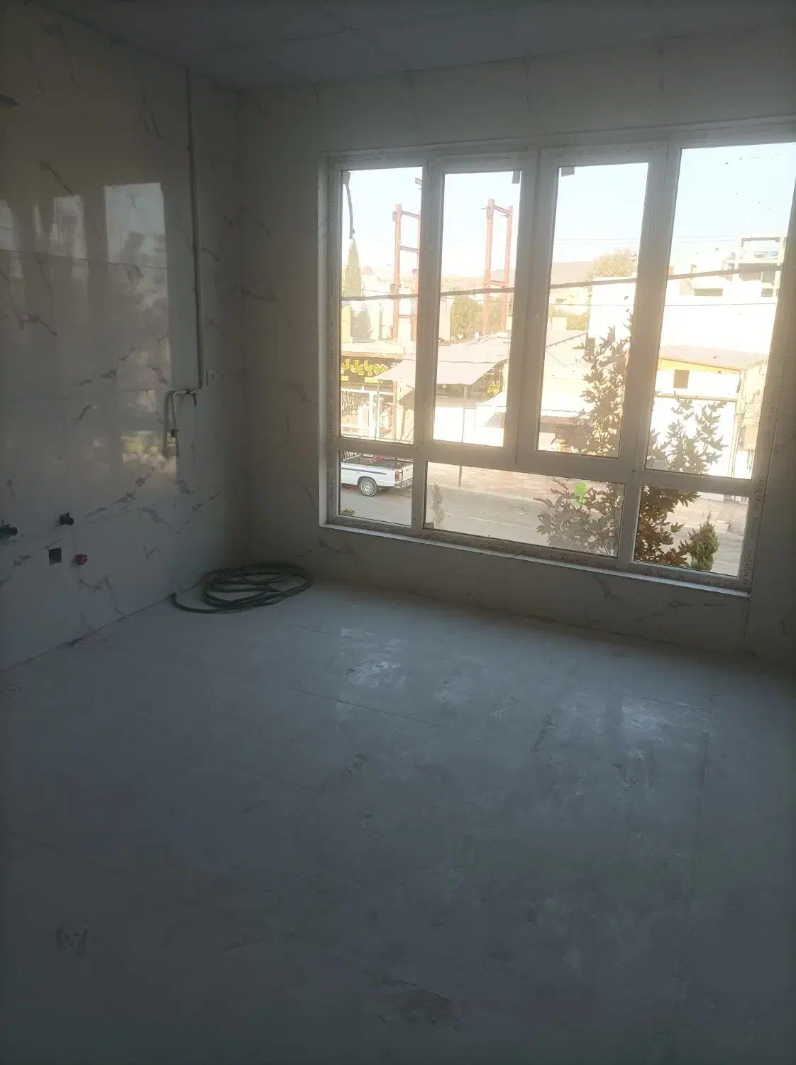 سوییت کوچک یک خواب مناسب برای مطب و آرایشگاه و...|اجارهٔ دفتر کار، اتاق اداری، مطب|بافت, |دیوار