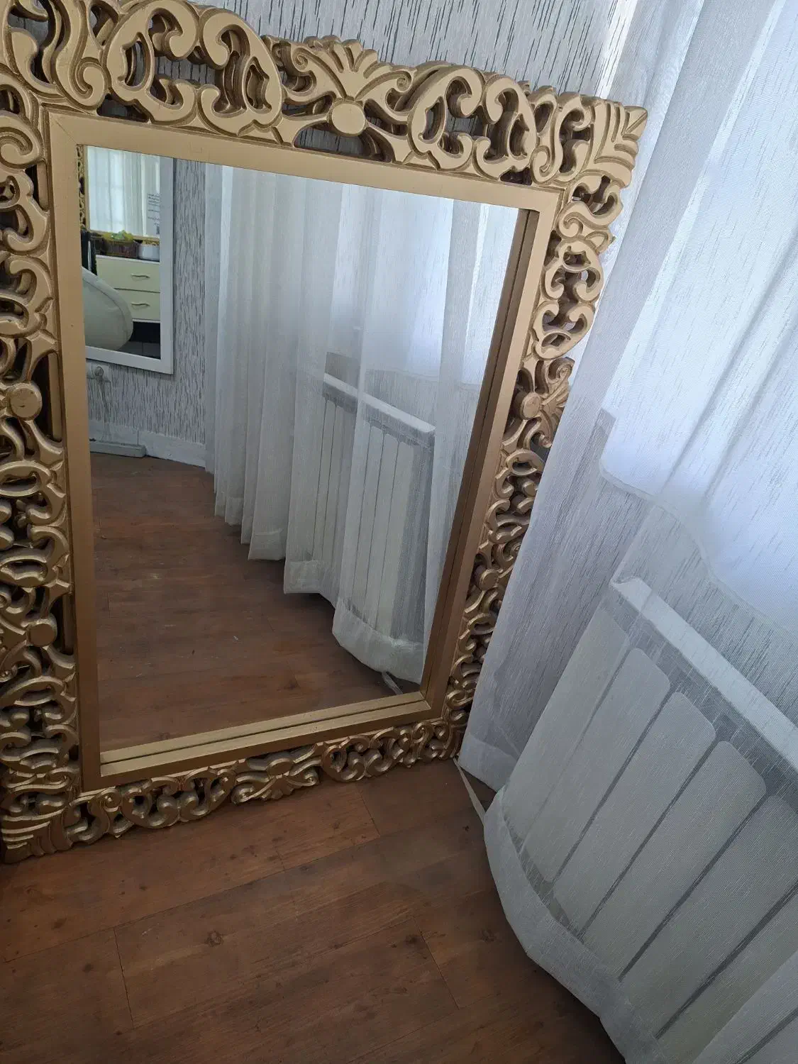 آئینـه در حـد نـو|آینه|تهران, سردارجنگل|دیوار