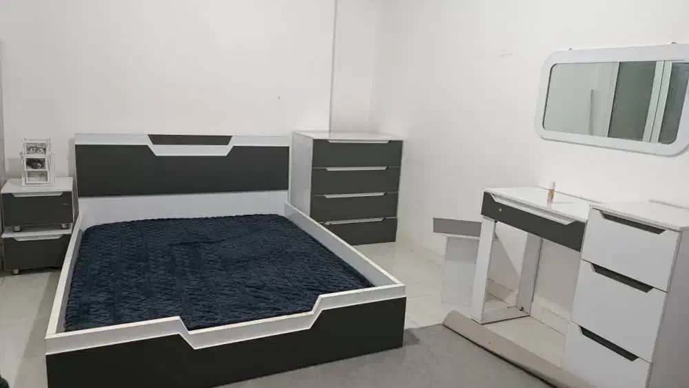 سرویس خواب|تخت و سرویس خواب|دوگنبدان, |دیوار