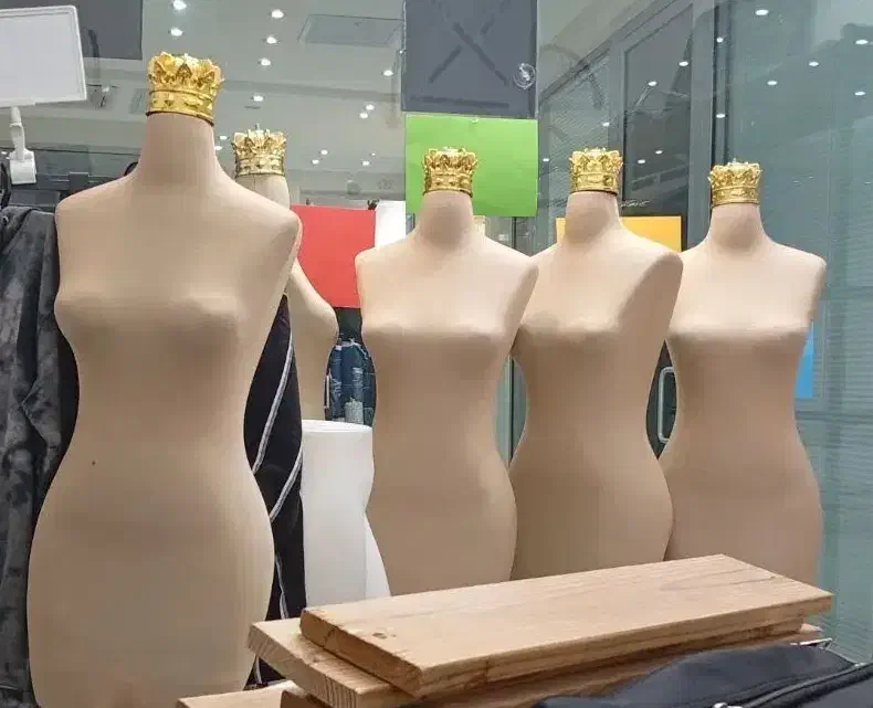 مانکن مغازه چوب کار کتی و ساده رگال قوطی و ...|فروشگاه و مغازه|قم, پردیسان|دیوار