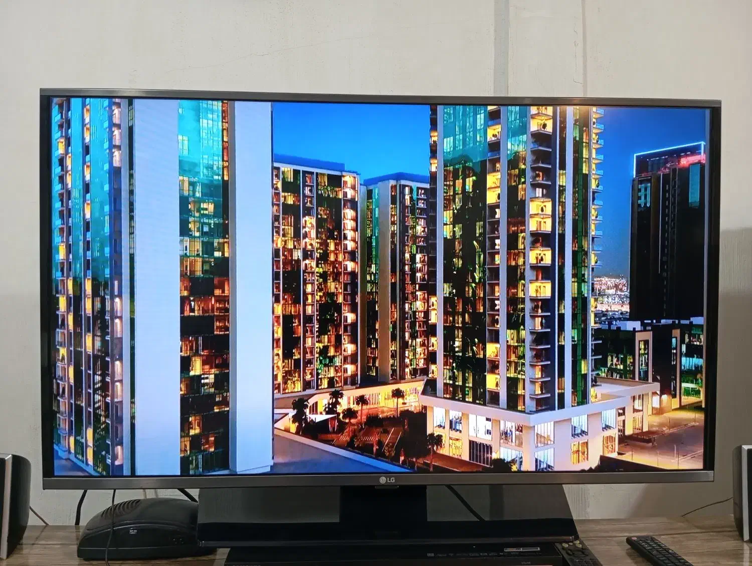 تلویزیون ال جی 43 اینچ 2 ورودی HTMI 1 ورودی USB|تلویزیون و پروژکتور|مهاباد (آذربایجان غربی), |دیوار