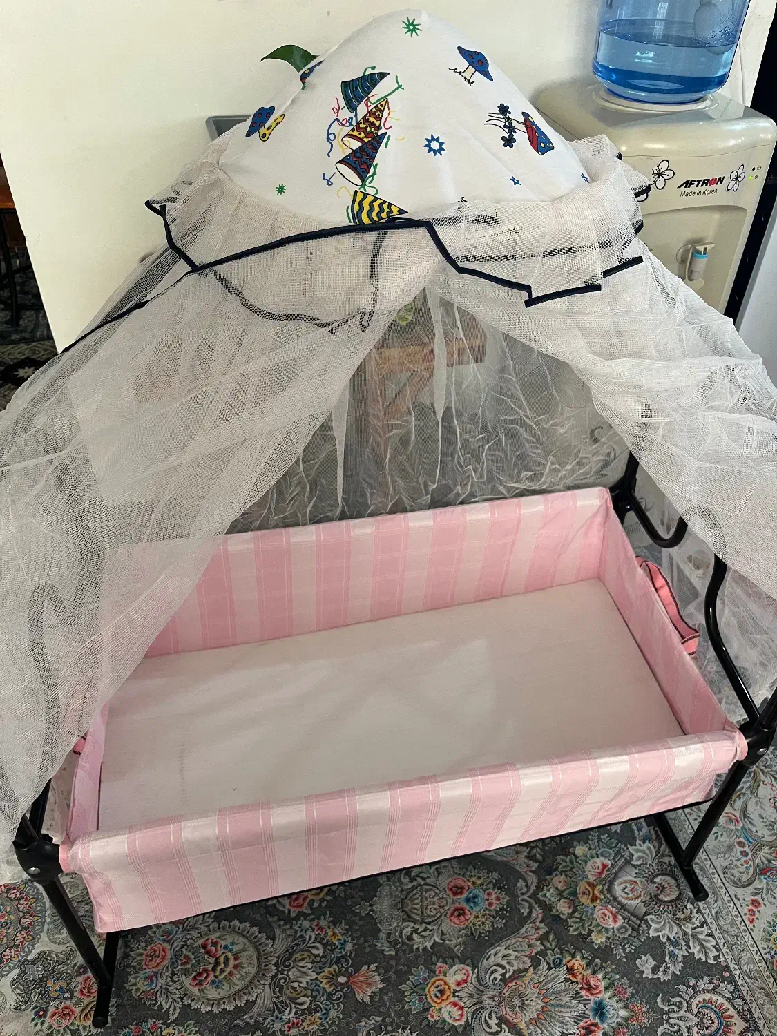 سرویس تخت نوزاد و تخت نی نی لای لای و تخت بیرون بر|تخت و صندلی بچه|فولادشهر, مسکن مهر فولادشهر|دیوار