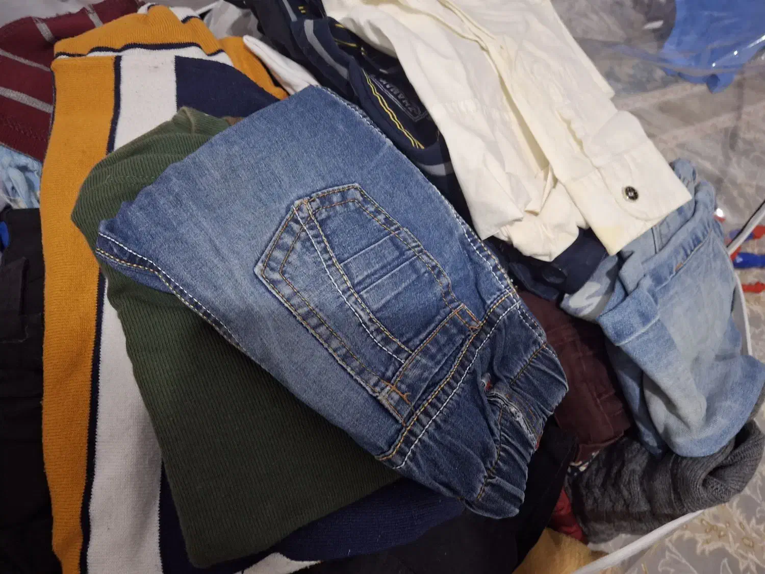 چند عدد لباس پسرانه و دخترانه سن ۳تا ۷ سال|کفش و لباس بچه|میانه, |دیوار