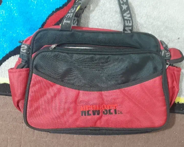 ساک کودک قرمز|اسباب و اثاث بچه|قم, علی آباد سعدگان|دیوار