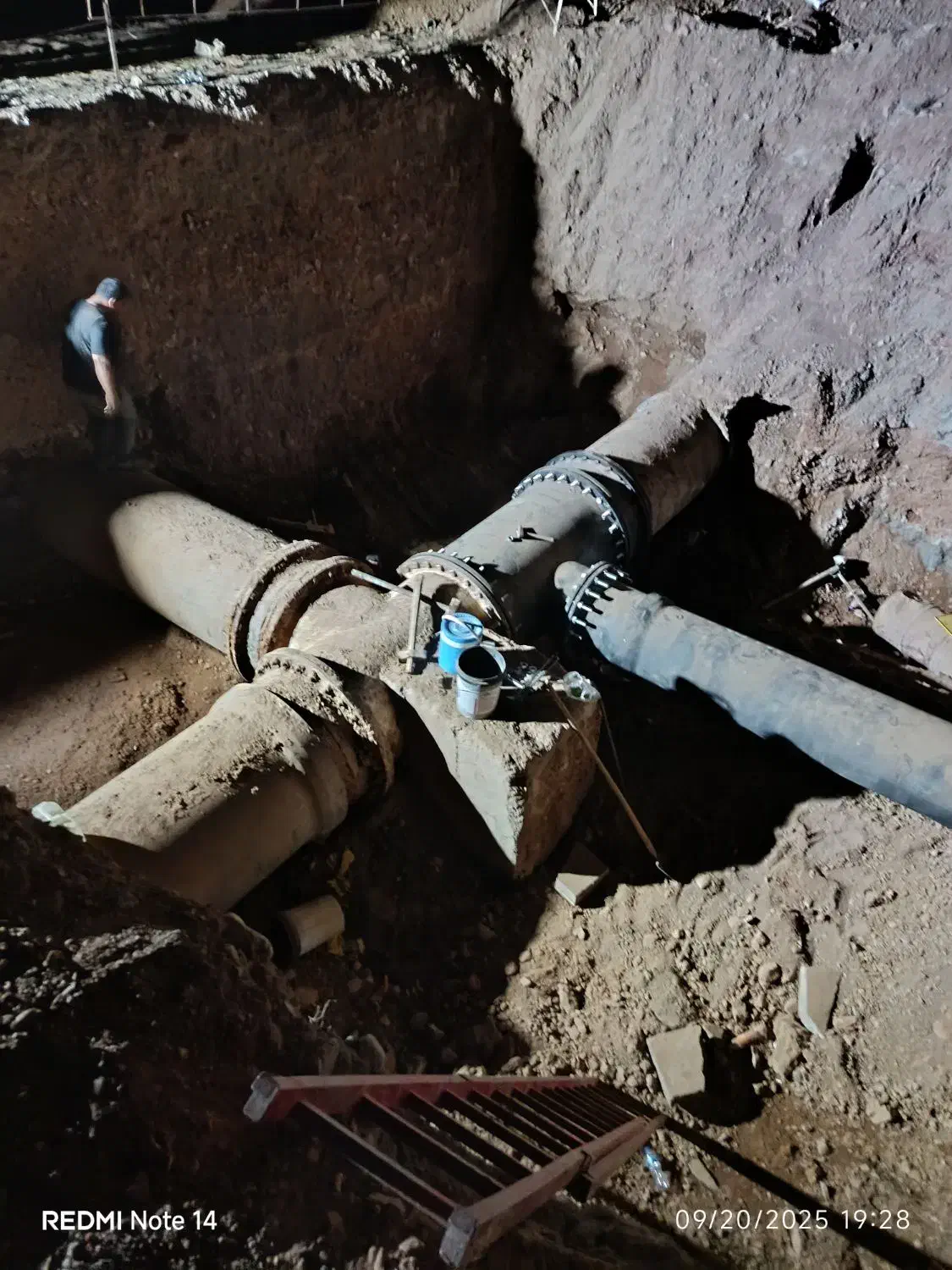 اجرا و جوشکاری لوله های پلی اتیلن ، چدن و آزبست.|خدمات پیشه و مهارت|قم, چهل درخت|دیوار