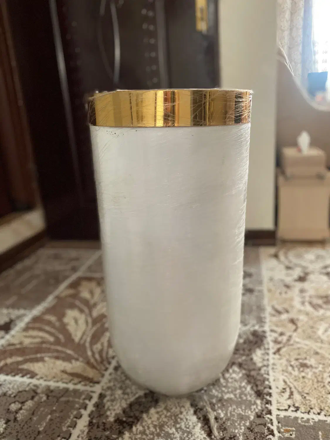 گلدان بزرگ سفید رنگ|گل و گیاه طبیعی|اسلام‌شهر, شهرک قائمیه|دیوار