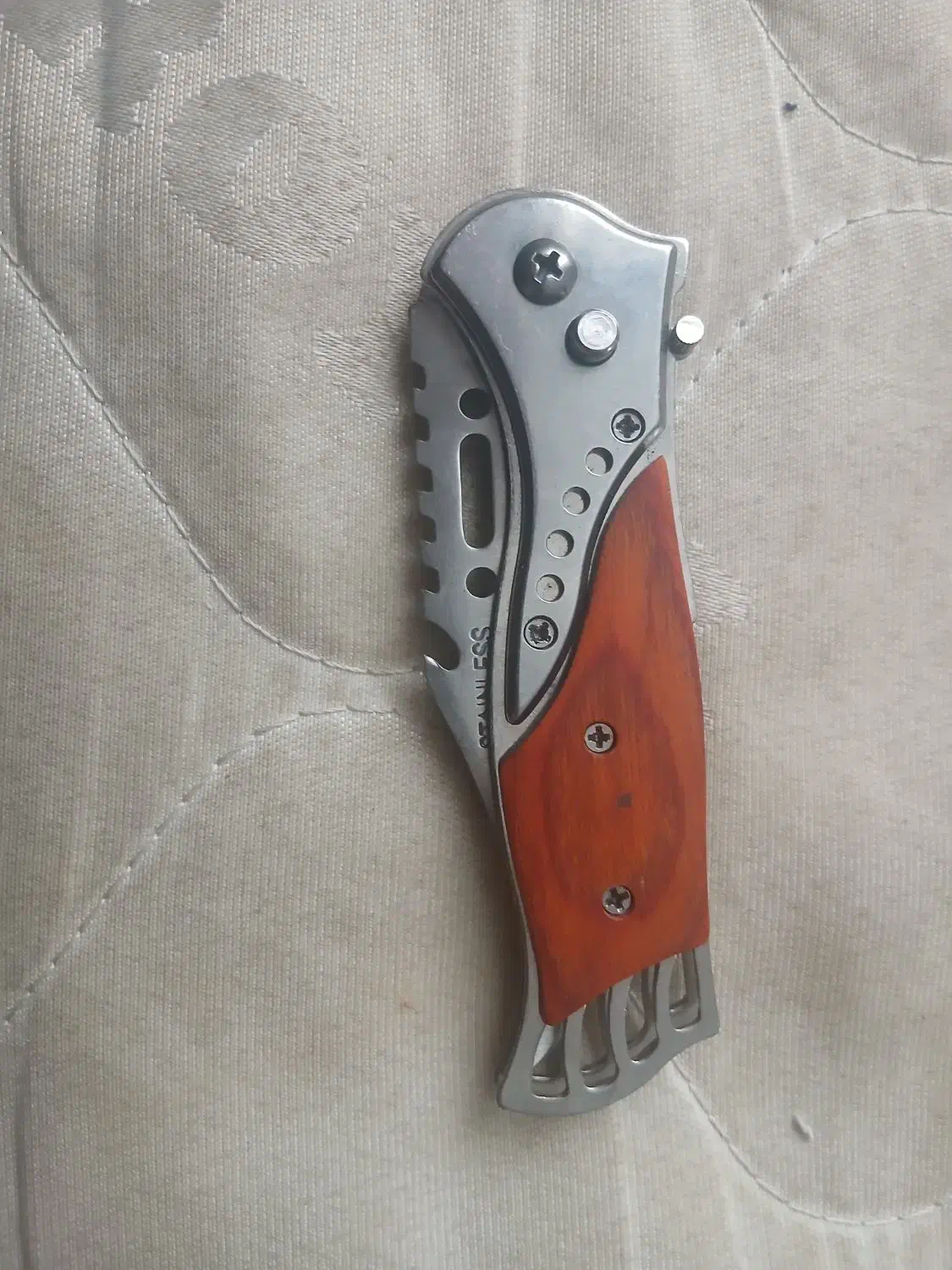 چاقو|کوهنوردی و کمپینگ|کرج, اصفهانی‌ها|دیوار