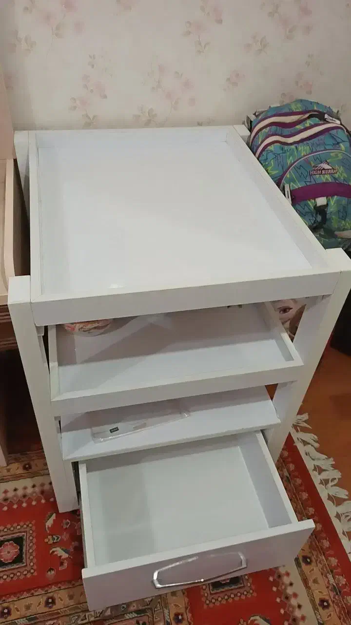 ترولی MDF سه طبقه به همراه کشو تمیز و سالم|آرایشگاه و سالن‌های زیبایی|گنبد کاووس, |دیوار