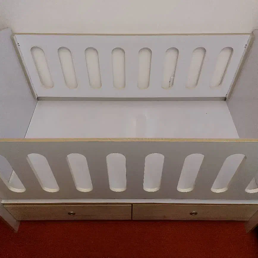 تخت بچه|تخت و صندلی بچه|کیش, |دیوار