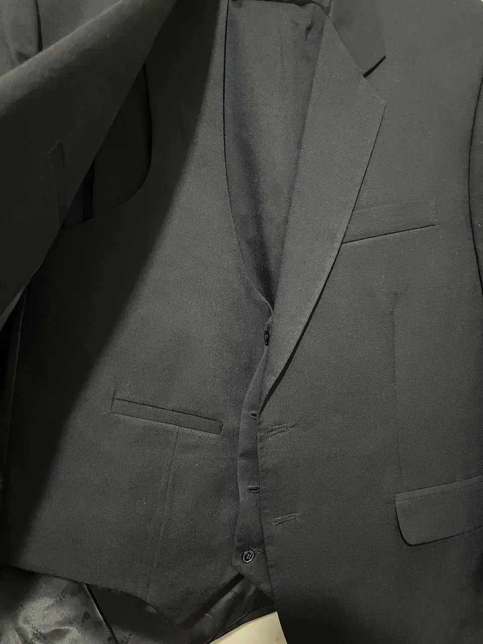 کت شلوارهمراه باجلیقه|لباس|قم, باجک سه|دیوار