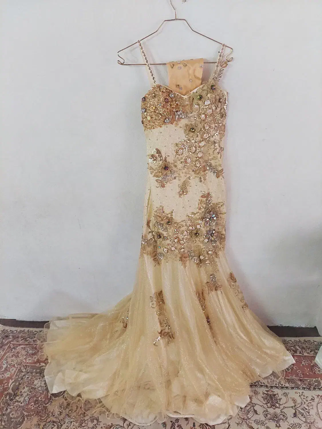 لباس مجلسی سنگدوزی|لباس|تالش, هشتپر|دیوار