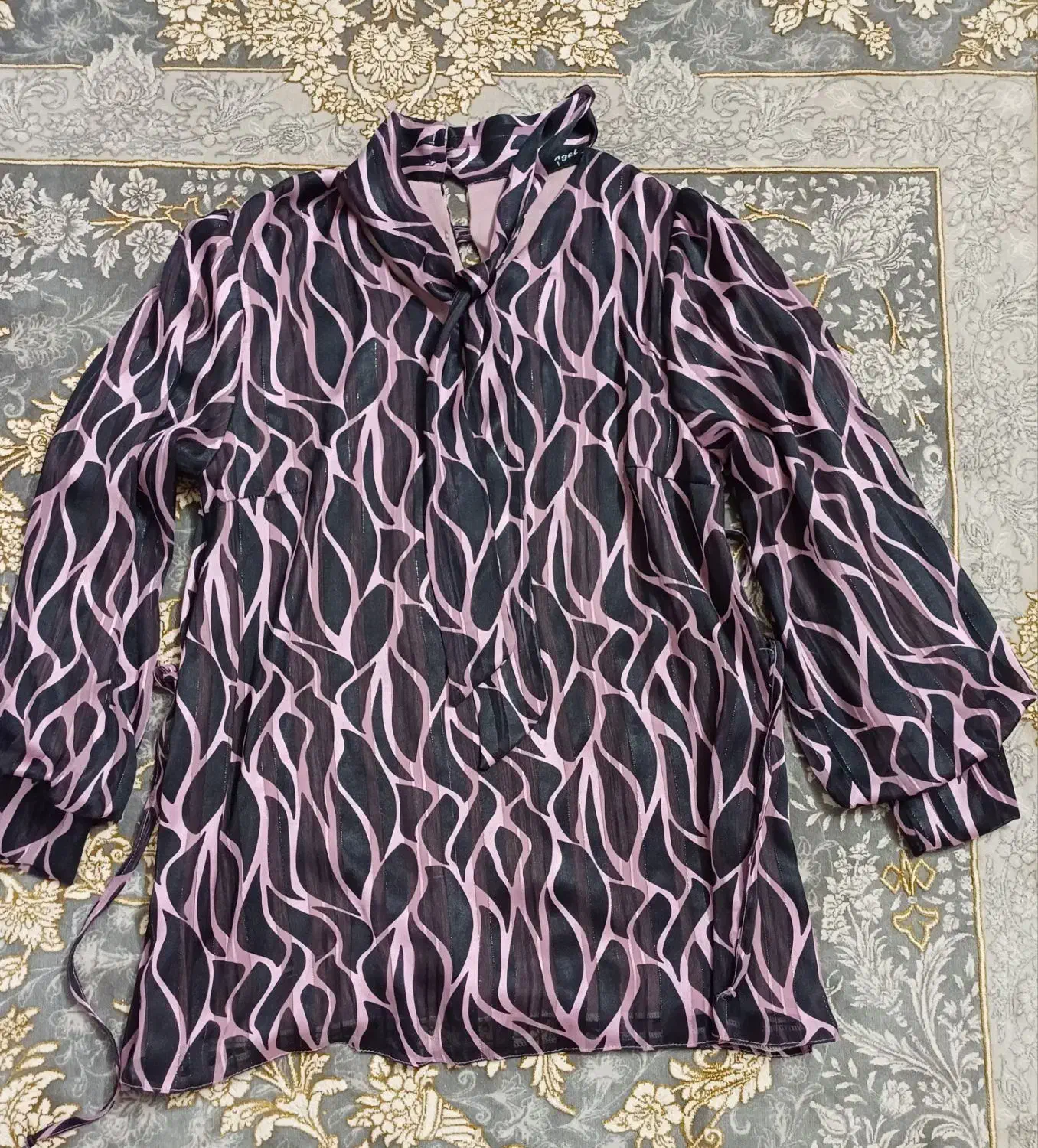 تعدادی شومیز|لباس|زنجان, |دیوار