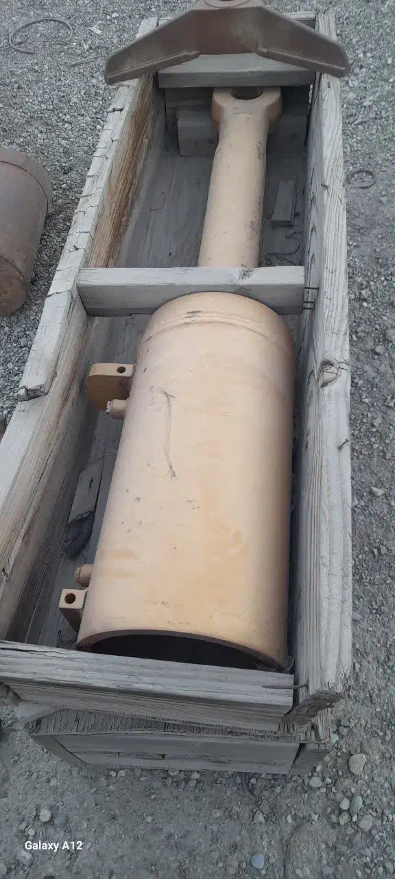 فروش جک یک طرفه و دوطرفه و جک استیک بیل مکانیکی|ماشین‌آلات صنعتی|کرمانشاه, |دیوار