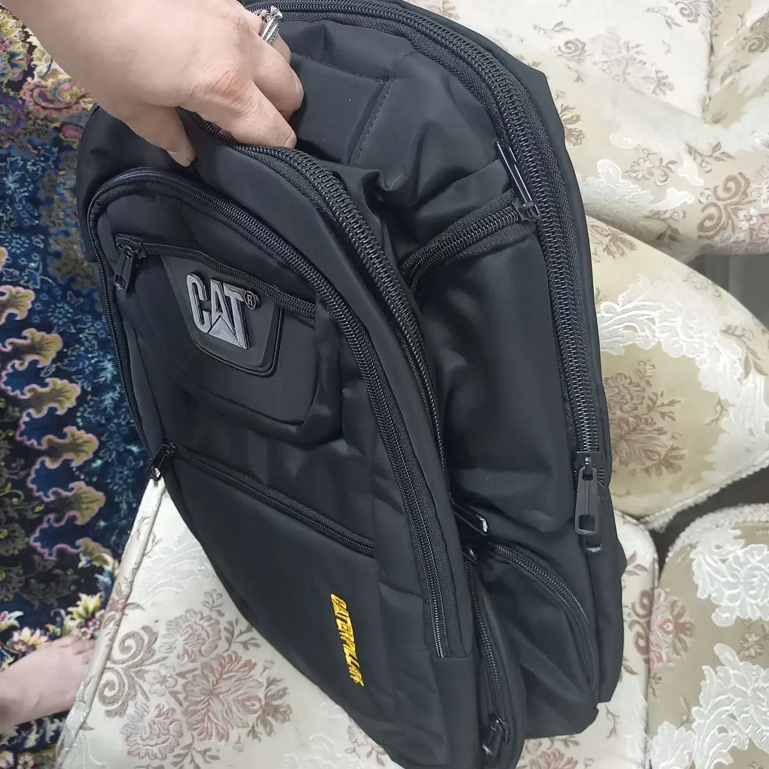 کوله پشتی بزرگ|کیف، کفش، کمربند|رشت, فلسطین|دیوار