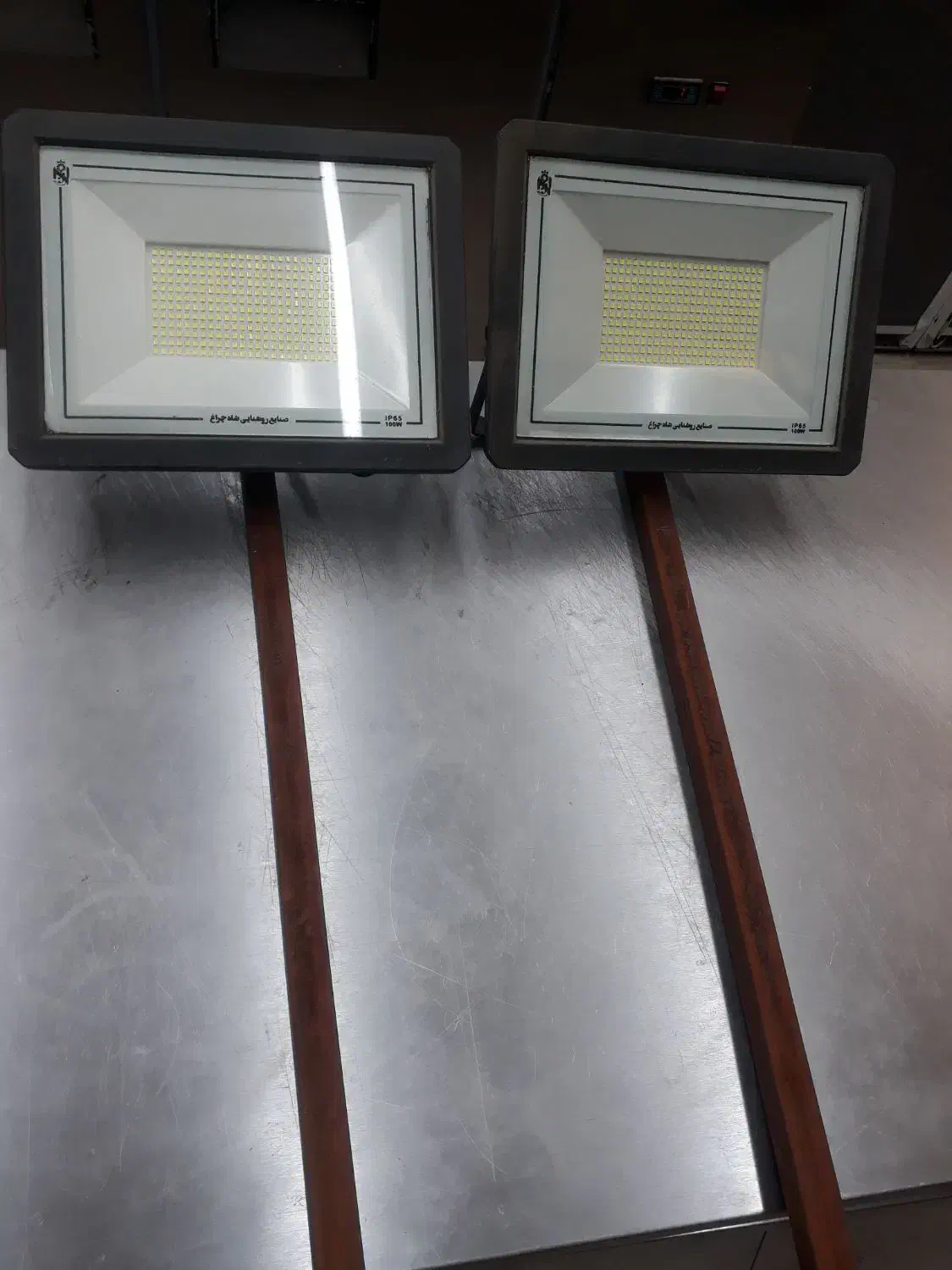 پرژکتور ۱۰۰ وات|لامپ و چراغ|مشهد, امامیه (شهرک غرب)|دیوار