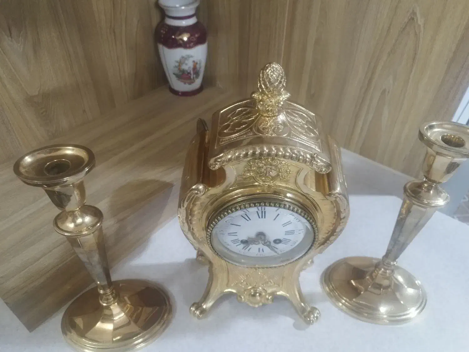 ساعت قدیمی و آنتیک با شمع دان|کلکسیون اشیاء عتیقه|اصفهان, باغ زیار|دیوار