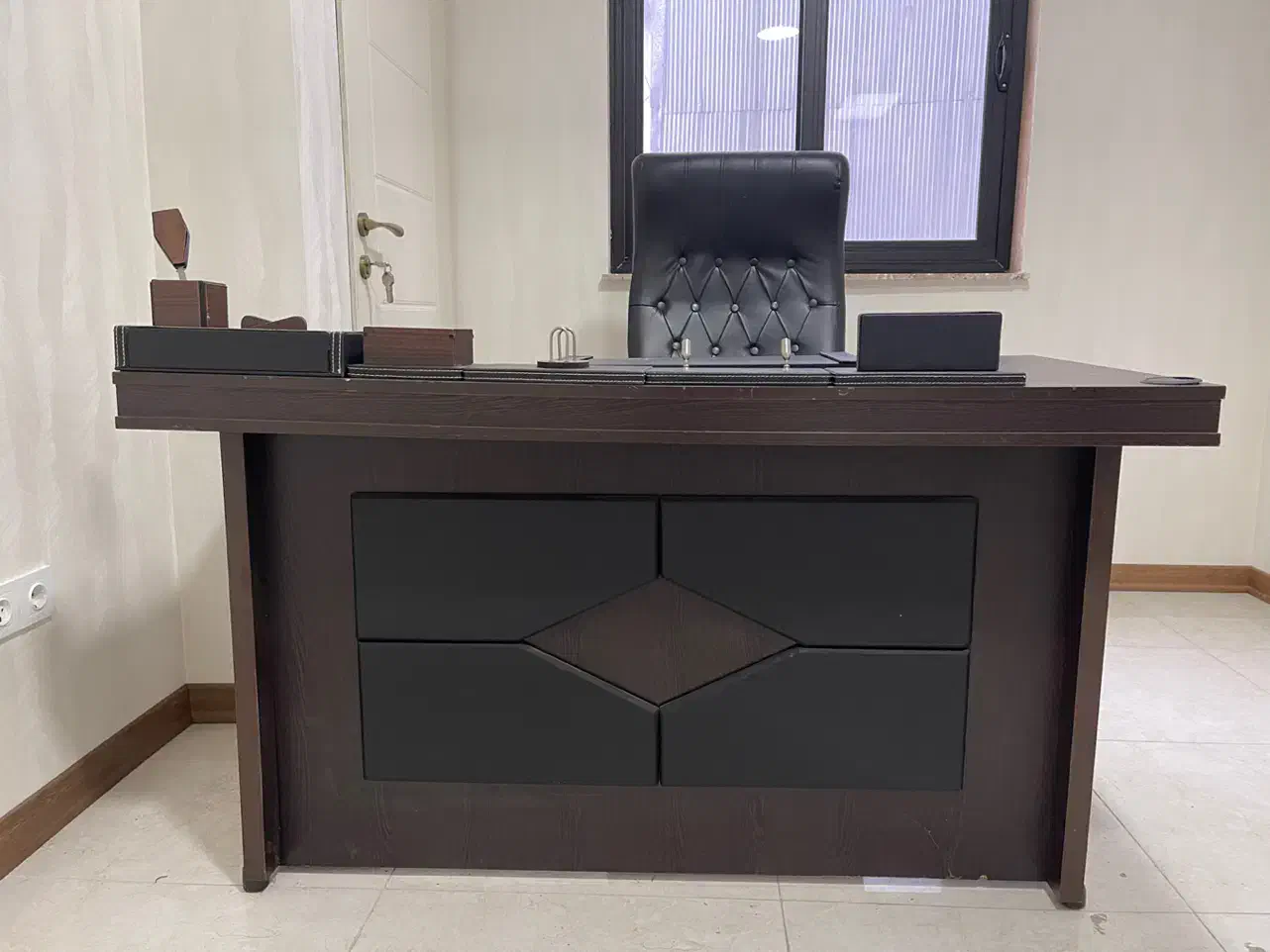 میز کارمندی|دفتر کار|رشت, چمارسرا|دیوار