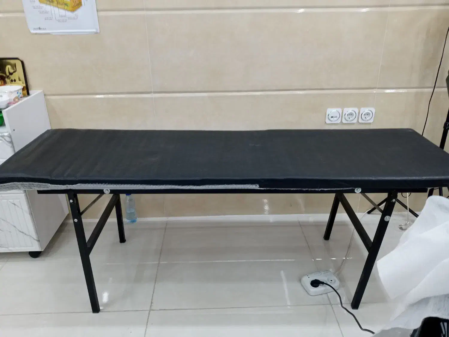 تخت|آرایشگاه و سالن‌های زیبایی|بوکان, |دیوار