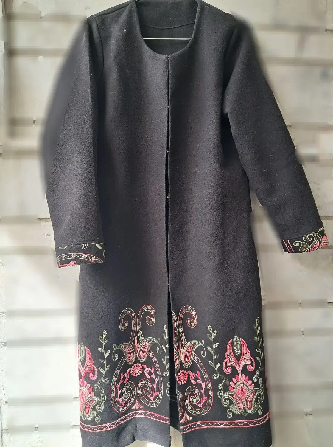 پالتو|لباس|شیراز, هفت تنان|دیوار