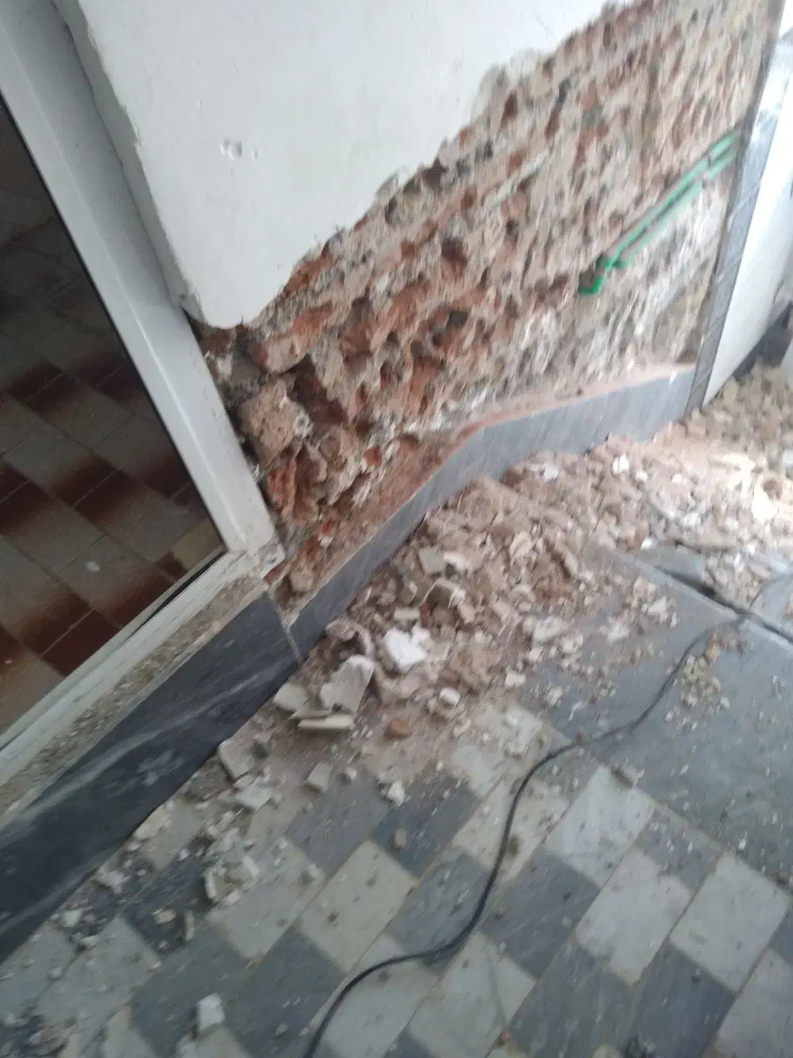 سیمکشیلولهکشیوتعمیرات|خدمات پیشه و مهارت|میانه, |دیوار