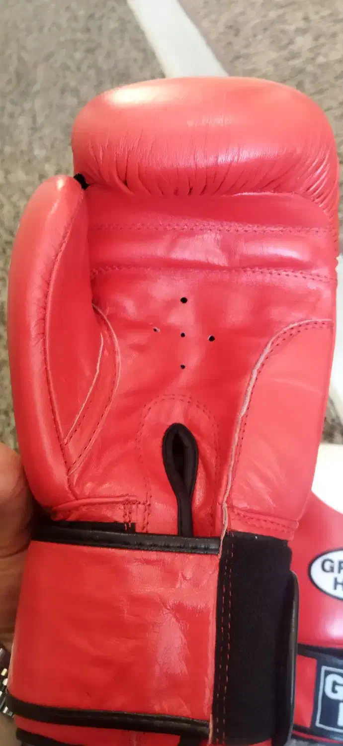 کفش ورزشی فوتسال و دستکش کیک بوکس و کمربند|تجهیزات ورزشی|مراغه, |دیوار