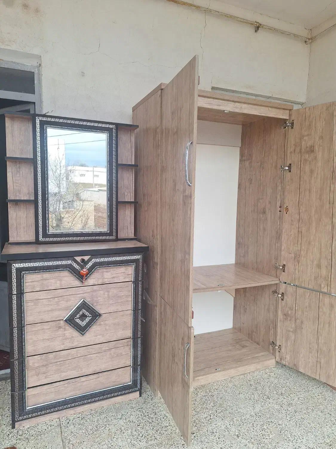 کمد و دراور|جاکفشی، کمد، دراور|گنبد کاووس, |دیوار