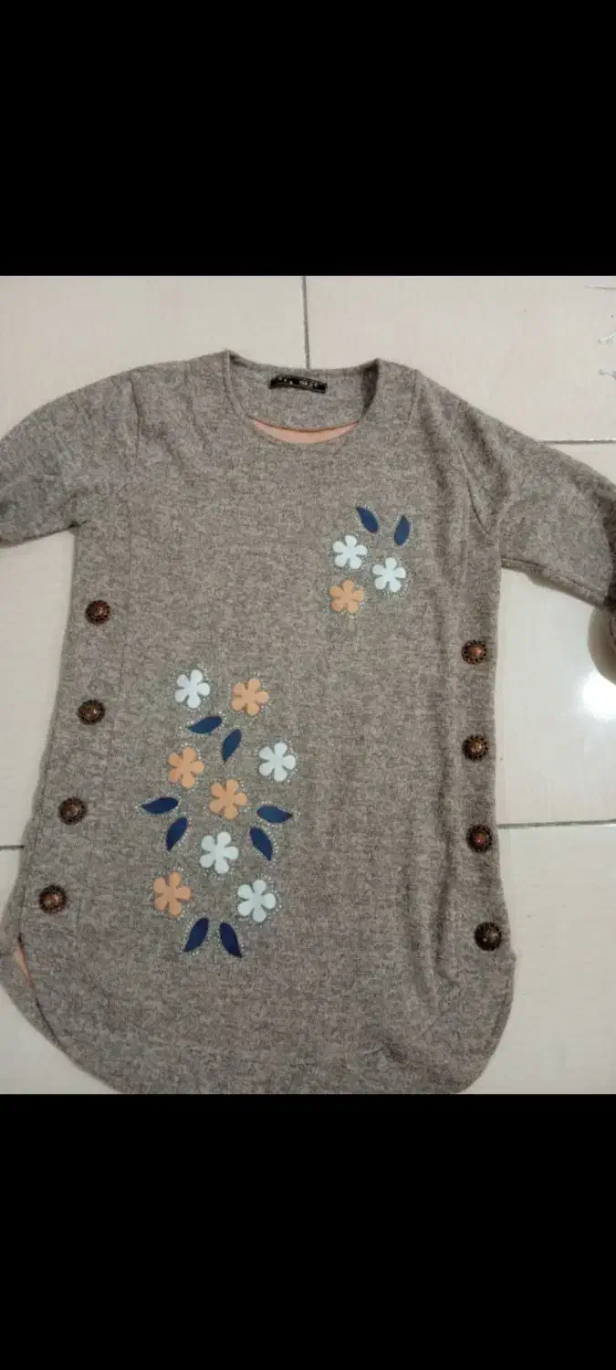 تعدادی لباس|لباس|دورود, |دیوار