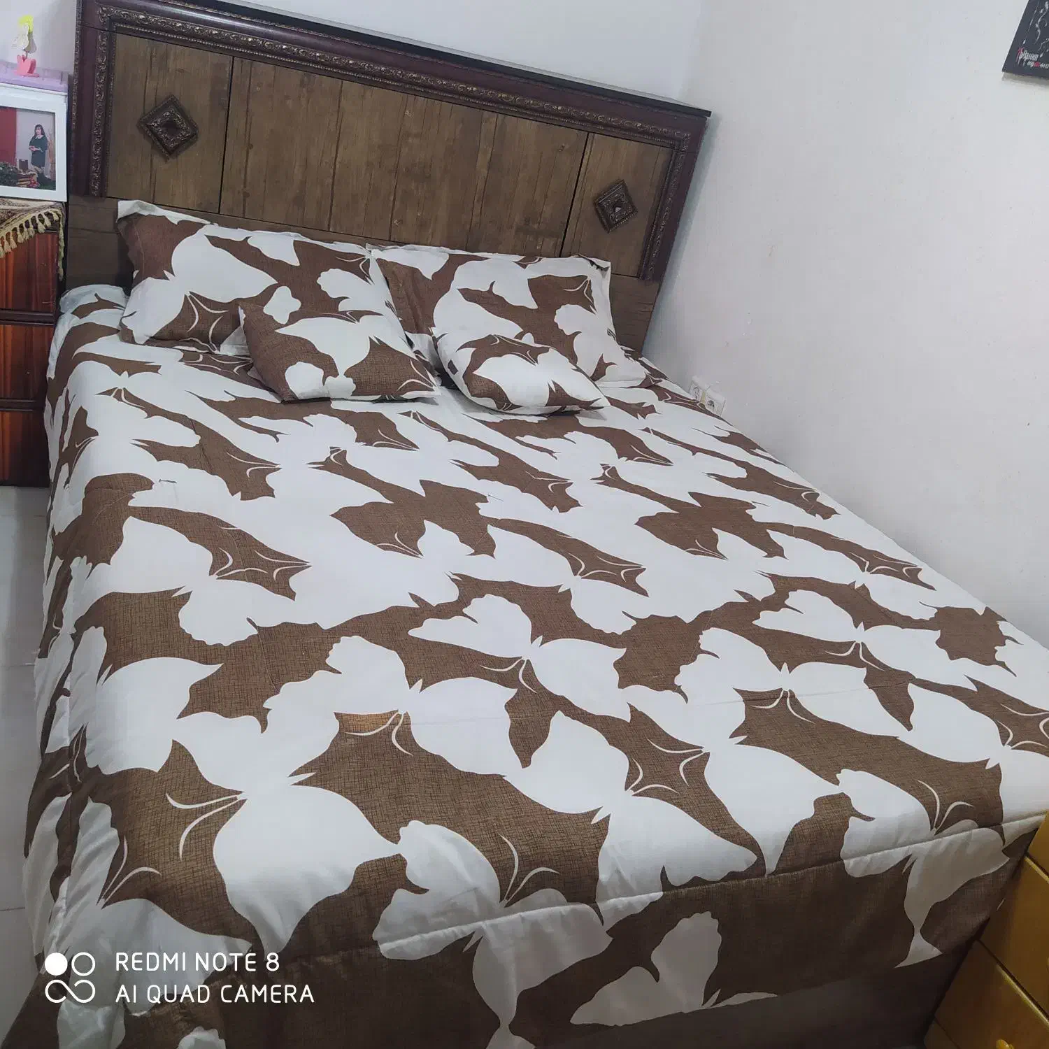 تخت و تشک دو نفره سالم در حد نو|تخت و سرویس خواب|صومعه‌سرا, |دیوار