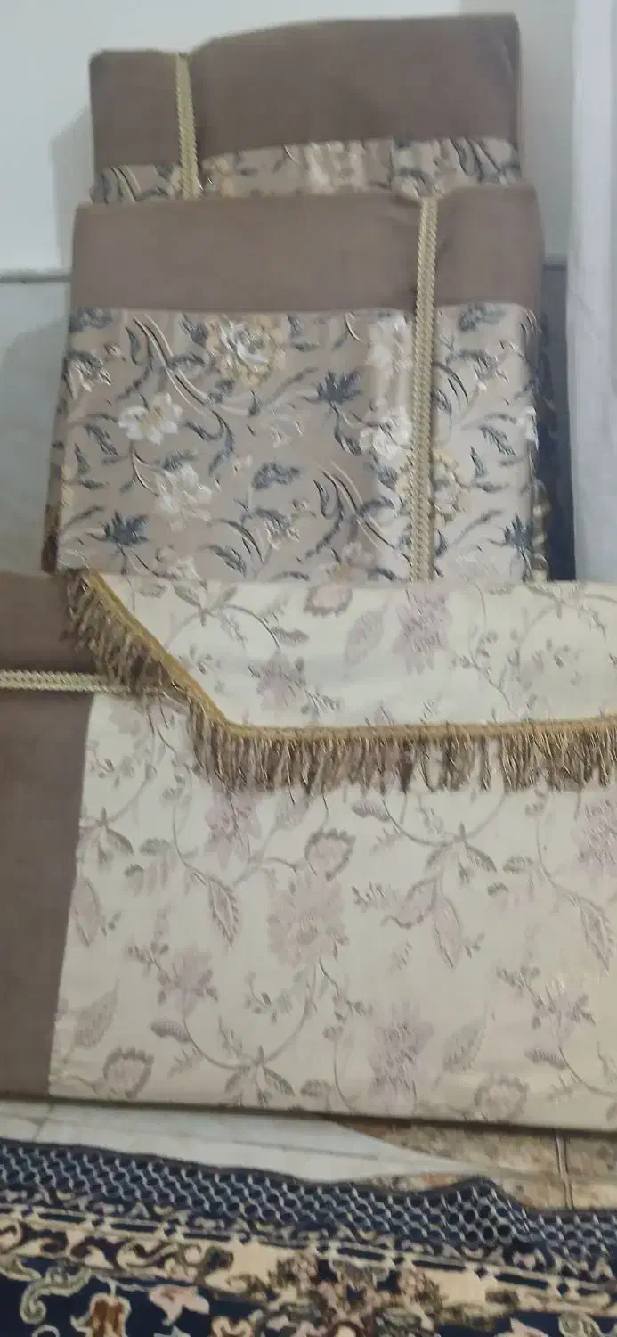 پشتی|پشتی|نیشابور, خط کاشمر|دیوار