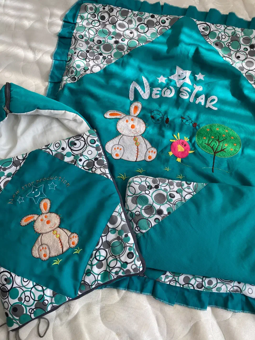 سرویس خواب نوزاد به همراه کالسکه سالم و تمیز|اسباب و اثاث بچه|بومهن, |دیوار