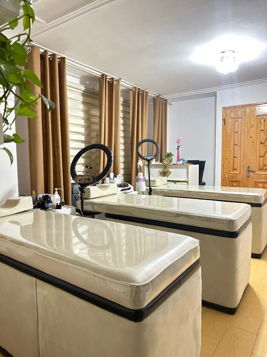 فروش یک عدد تخت مژه فیشیال|آرایشگاه و سالنهای زیبایی|رشت, کاکتوس|دیوار