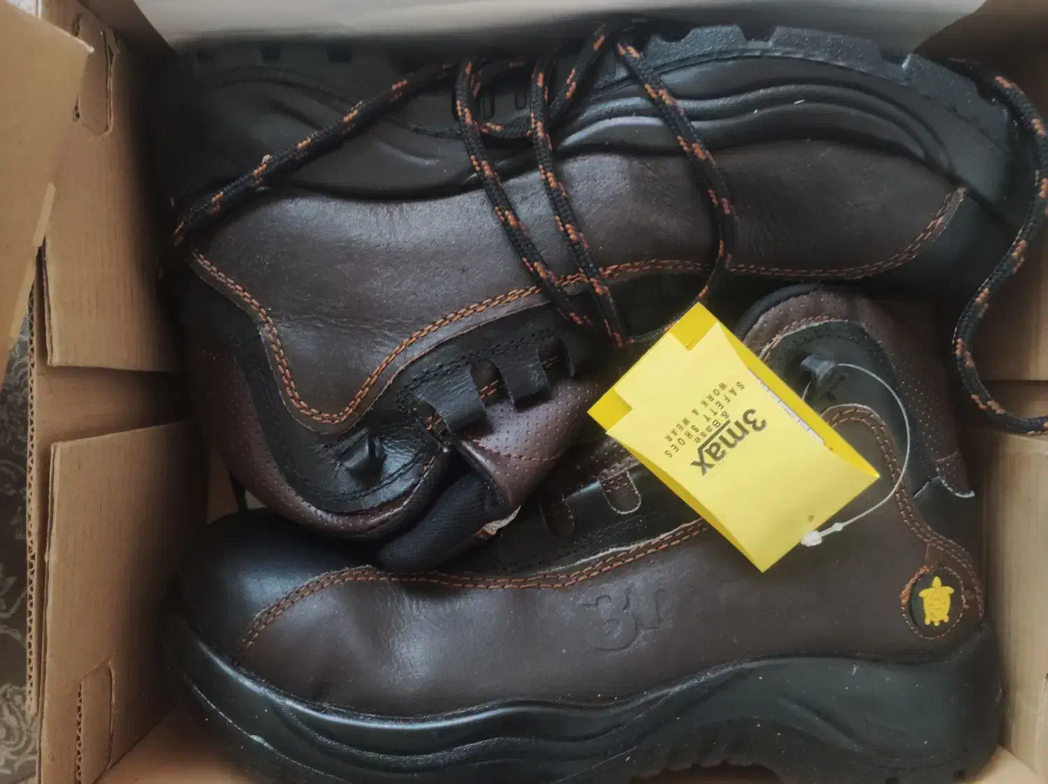 کفش کار|کیف، کفش، کمربند|بیرجند, |دیوار