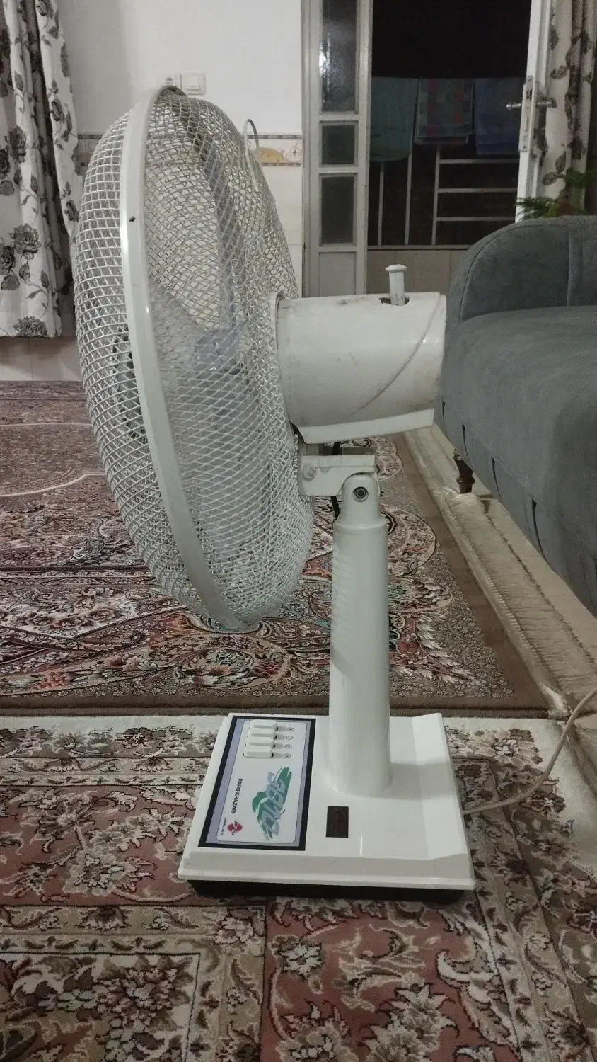 پنکه پارس خزر سالم و تمیز|پنکه و تصفیه‌کنندهٔ هوا|شیراز, جوادیه|دیوار