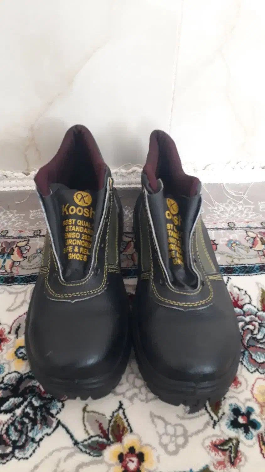 کفش‌ایمنی‌نو‌نو‌‌دو‌جفت|کیف، کفش، کمربند|نیشابور, مازول|دیوار