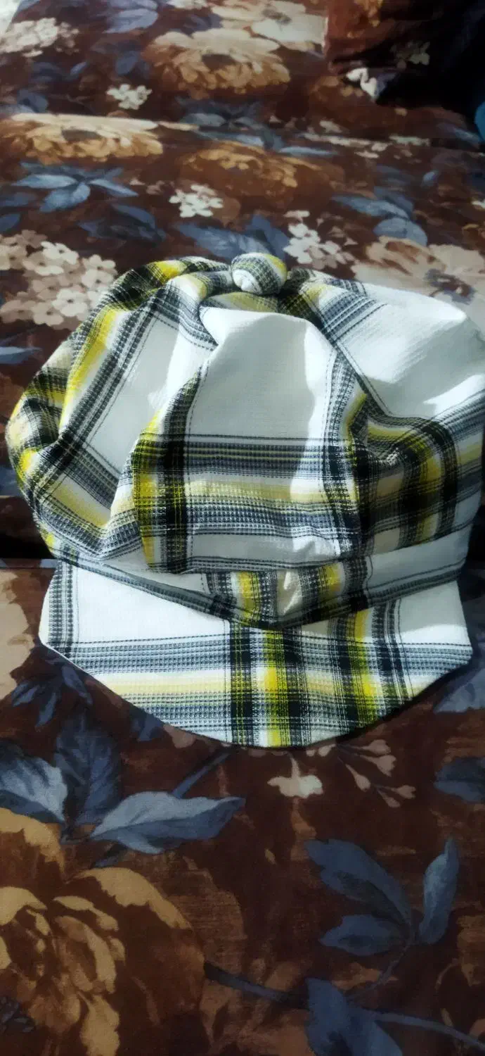 کلاه فرانسوی|لباس|رباط‌کریم, رباط‌کریم|دیوار