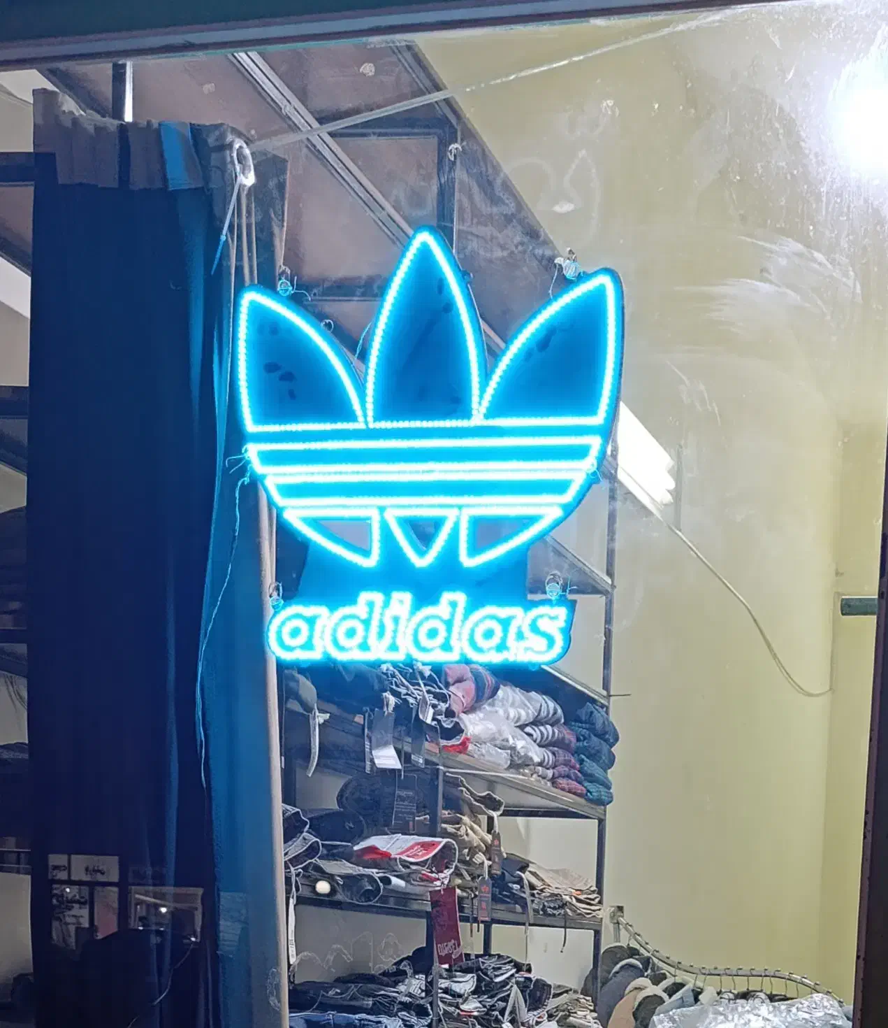 نئون الیدی آدیداس 2عدد|ریسه و چراغ تزئینی|اردبیل, |دیوار